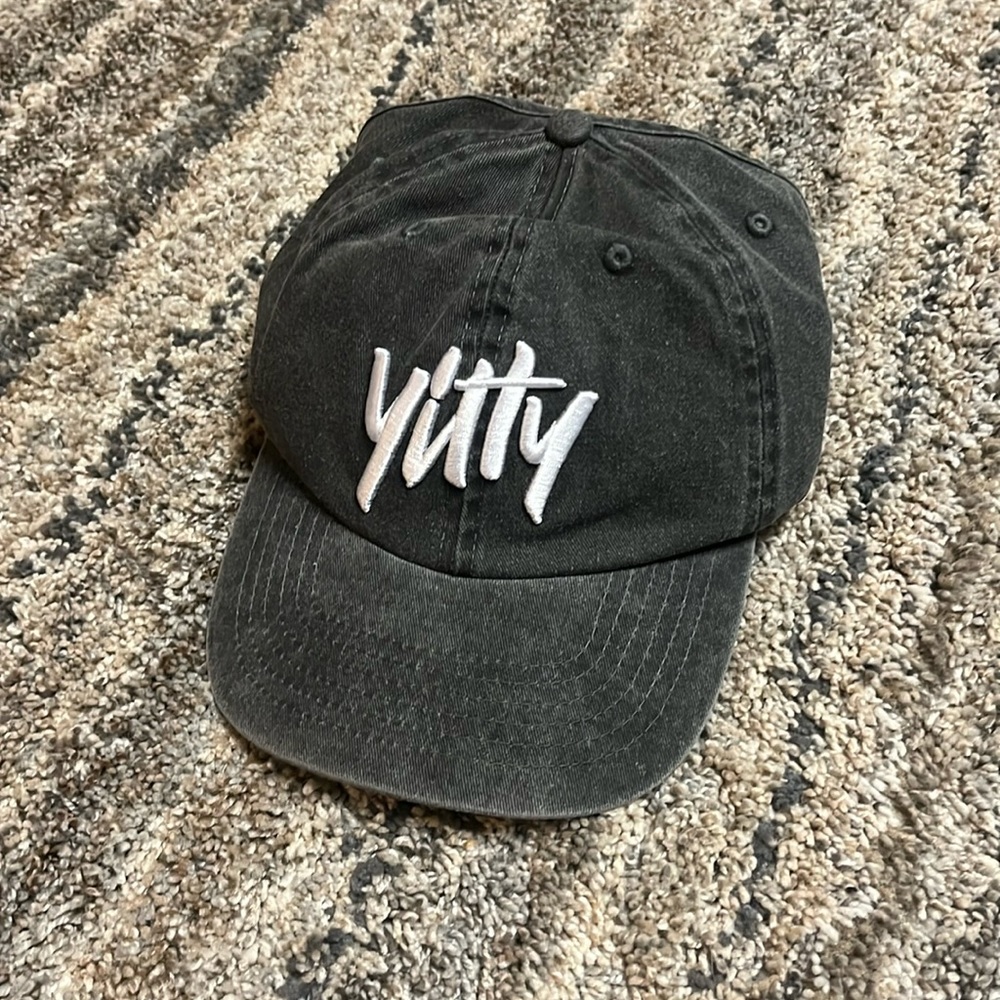 NWT Yitty Major Label Cap